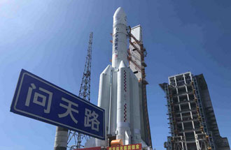 7月23日，中國(guó)火星車搭乘長(zhǎng)征五號(hào)遙四運(yùn)載火箭飛往火星，探尋火星的奧秘