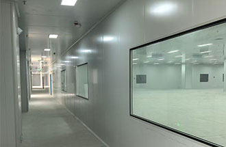 3月5日，三門峽產(chǎn)業(yè)園標(biāo)準(zhǔn)廠房凈化裝修工程局部驗收中